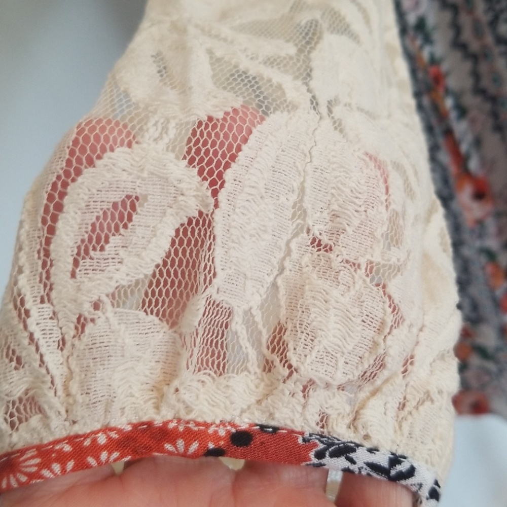 Last 1️⃣Lace Yoke Tunic - Picture 6 of 8